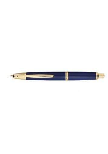 Zažite dokonalé spojenie luxusu a technológie s plniacim perom Capless Gold Fountain Pen Blue. Toto vynikajúce pero, zasadené do mosadzného tela, je vybavené 18-karátovým zlatým hrotom, ktorý sa pri nečinnosti bez námahy zasúva. Ozdobené pozláteným klipom a krúžkami je vyjadrením elegancie, ktorá sľubuje presnosť každého ťahu.